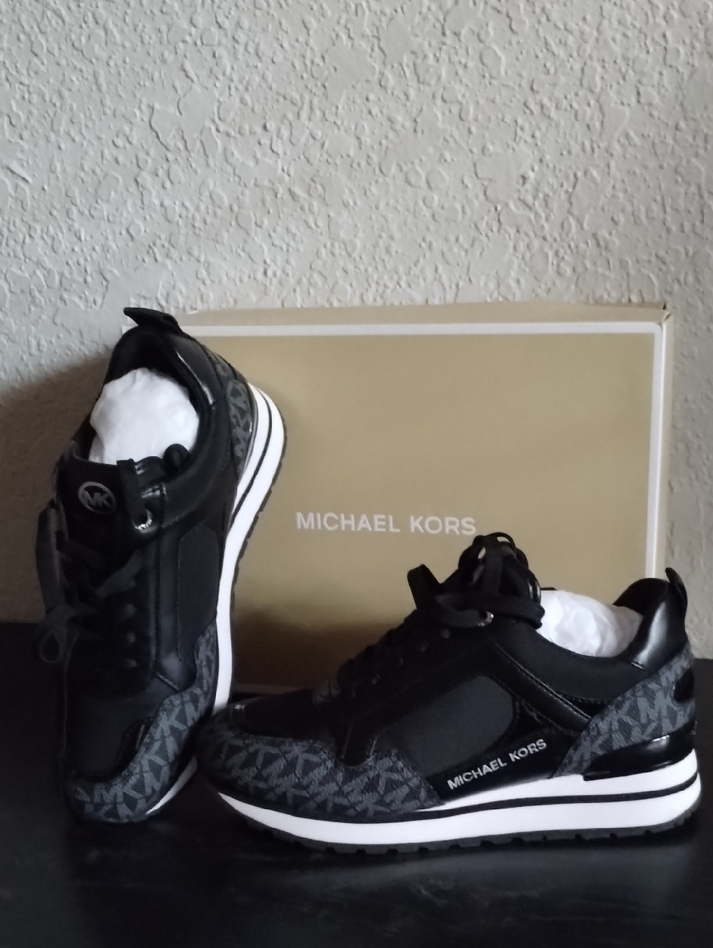 Michael Kors Women's "Wilma" Trainer Tennis Shoe Sneakers Sz 5 Ladies